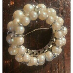 Judy Lee Round Faux Pearl  Vintage Brooch EUC
